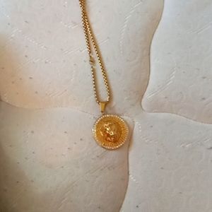 Gold chain with lion pendant
